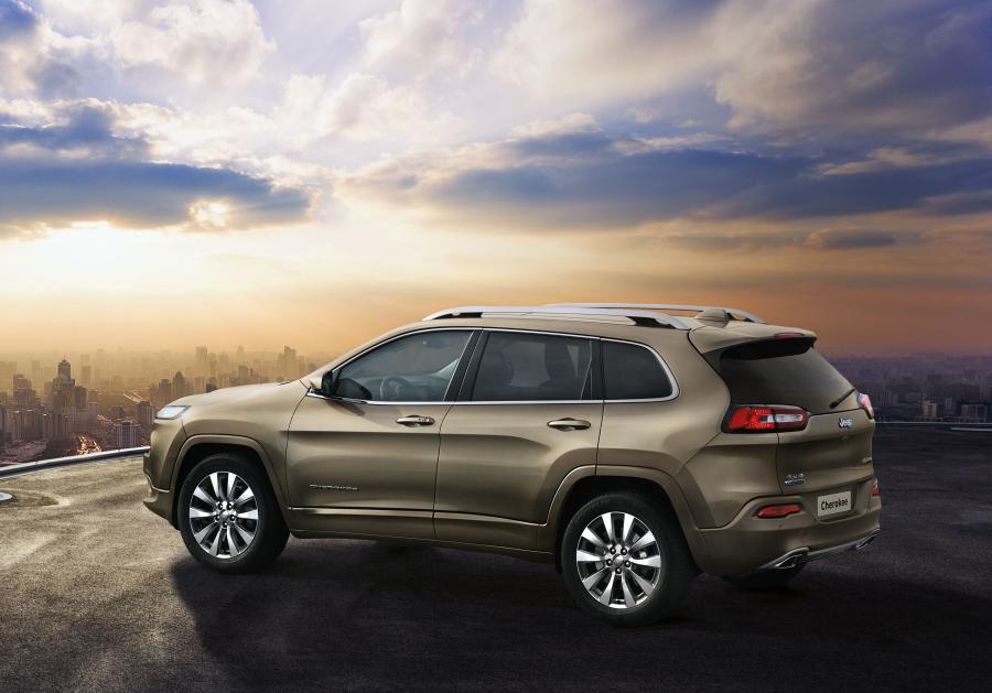  Jeep Cherokee Overland 2016 года  (EU) (фото 2 из 3)